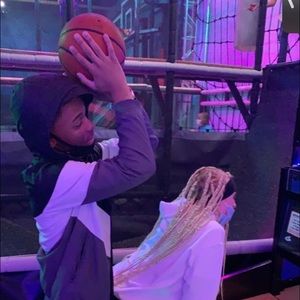 Meet your Posher, Alexis